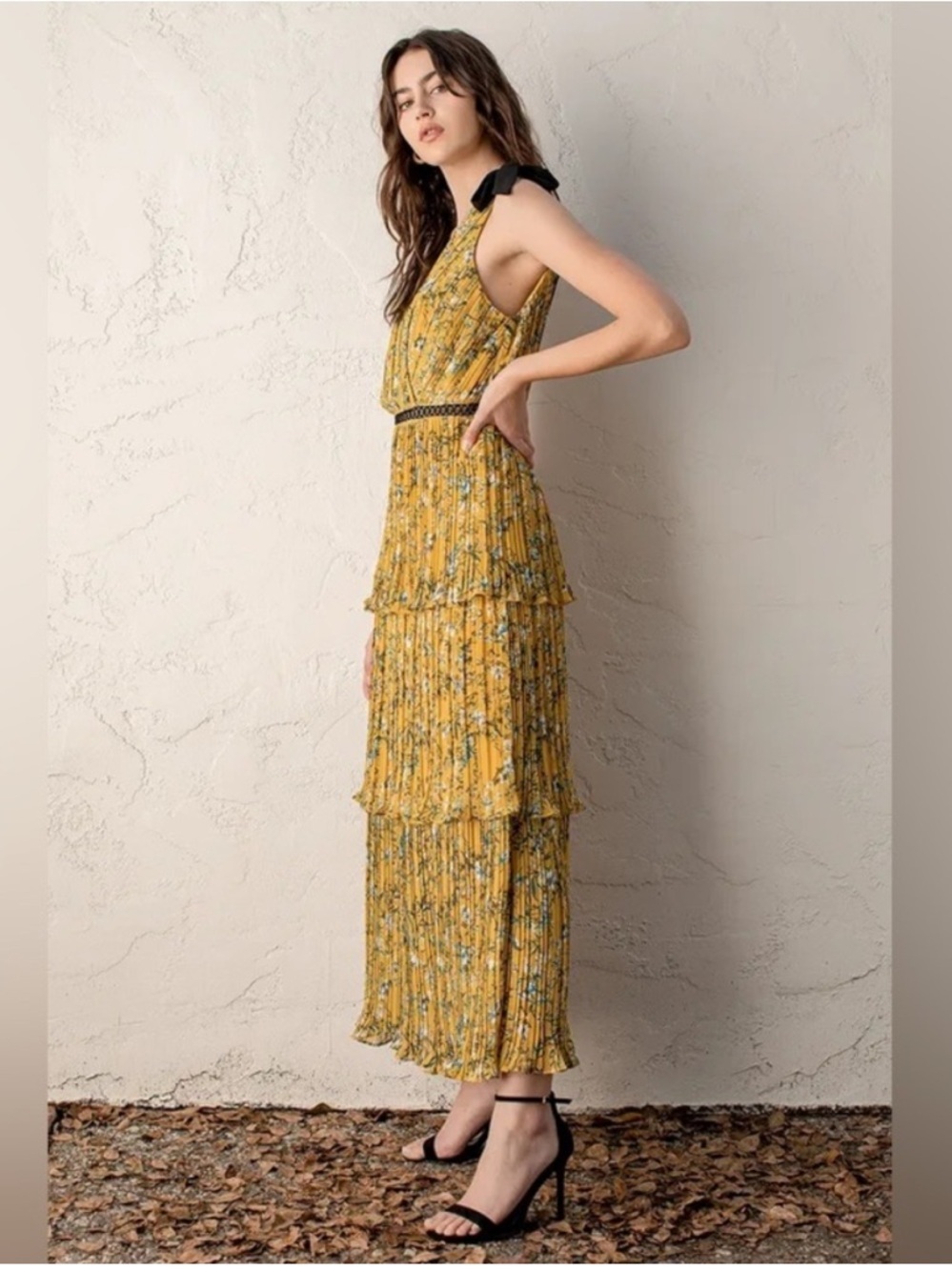 Lulu’s Such Sophistication Yellow Floral Print Pleated Maxi Dress